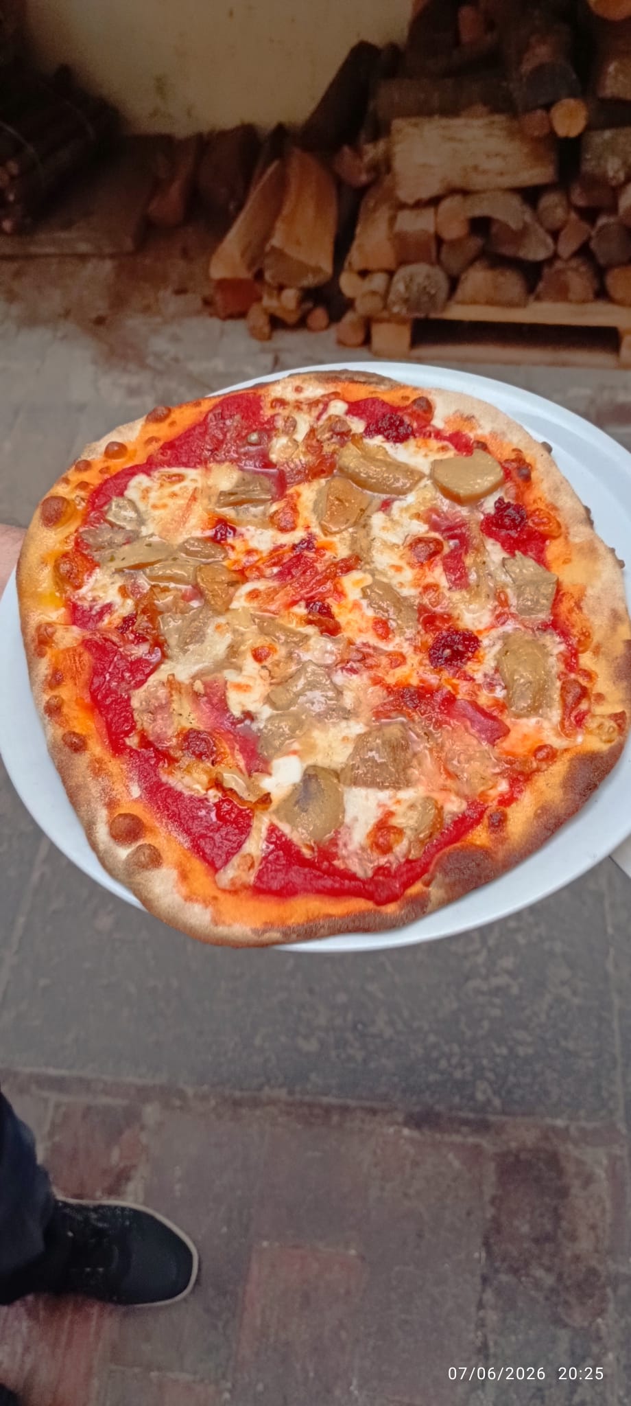 Pizza Salsiccia e Funghi Porcini della Taverna del Sole